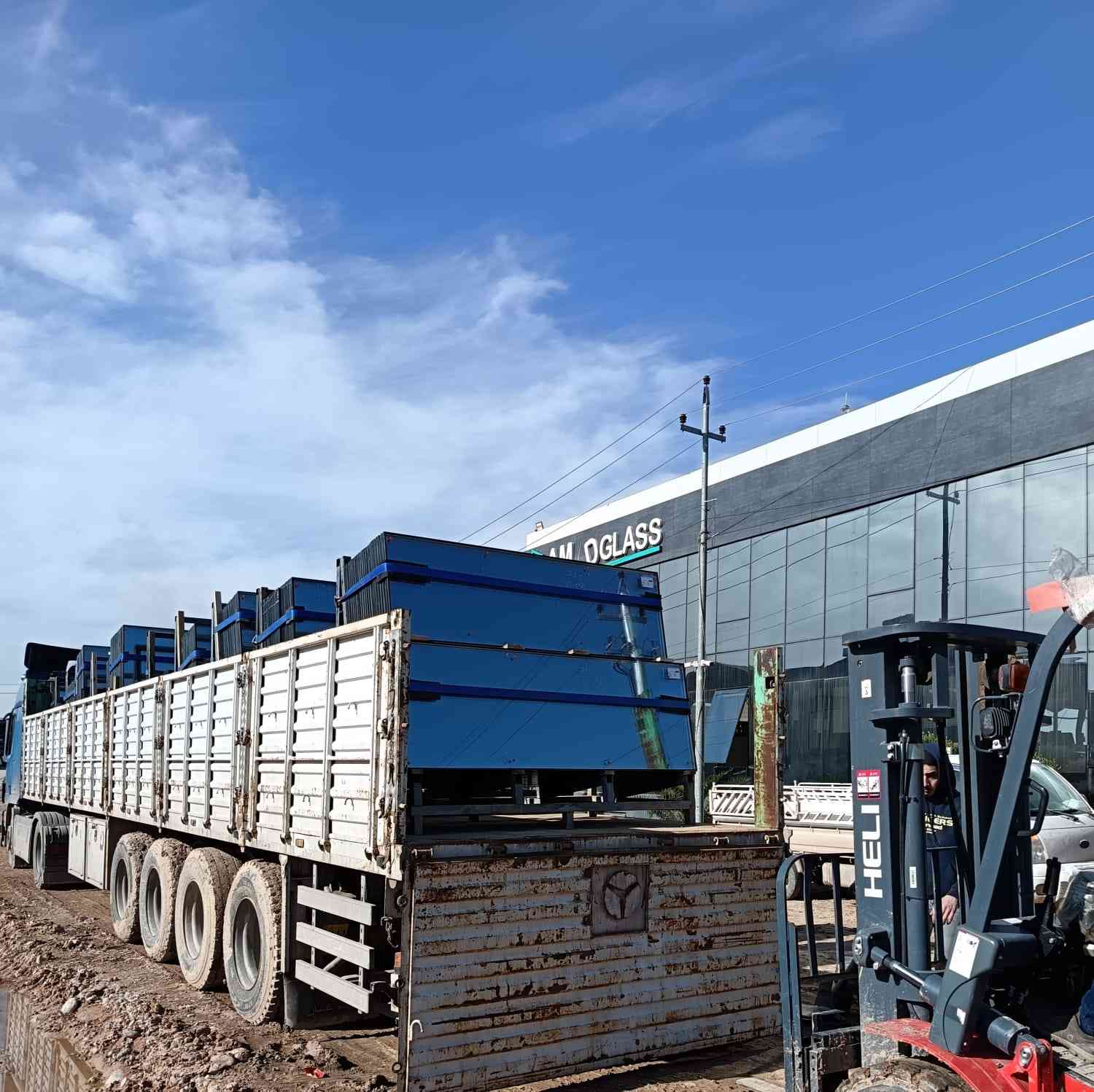 مع #AMED_GLASS ارتقِ بمشروعك بواجهات زجاجية تجمع التصميم والامان 

للتواصل 0750 039 0009
***********
