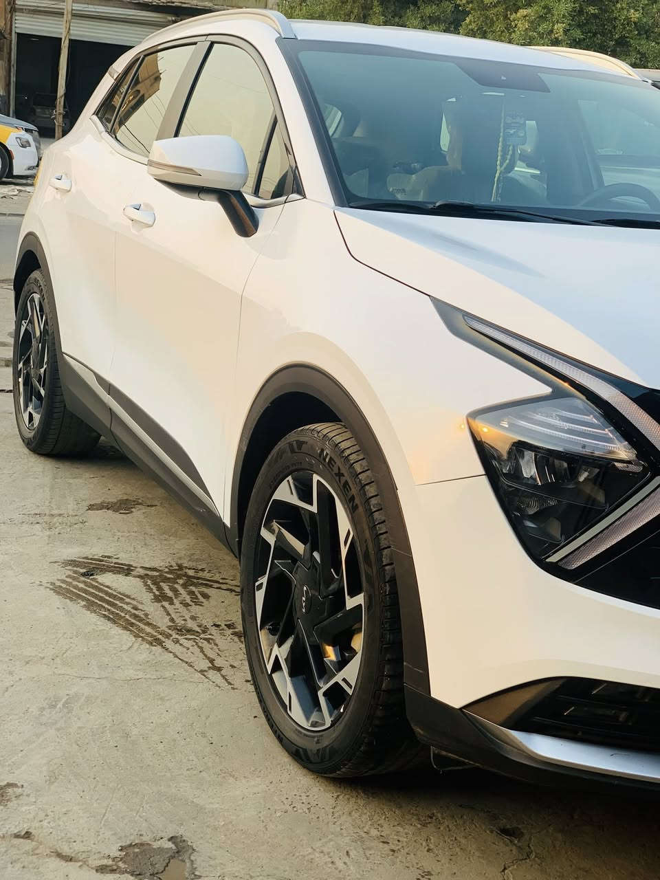 السلام عليكم
كيا سبورتج 2023🔥🚘

رقم أربيل  الجديد انكليزي تحويل او وكاله بسمي 

شخط باب خلفي 20 سم غير محفور بسيط والباقي كافله من كلشي للدعاميه  كفاله 🔥

ماشيه 52الف 🔥🔥

خليجي موديل 2023✅

سعة المحرك 2.0L✅

مرتبط بناقل حركة أوتو 6 نمر✅

كشنات كهرباء عدد 2 مع تدفئة الكشنات والمقود ✅

حساسات أمامية ✅

حساسات خلفية✅

لايت زينون + LED✅

كشافات ✅

بك لايت LED✅

حجم الاطار 235/50R19✅

ويل كب ✅

4 دسك✅

ماسحة خلفية✅

اريل نفكيتر ✅

مفتاح التشغيل بصمة نزول وصعود الجام بالريمونت✅

دشبول شاشة ✅

شاشة Apple Car play✅

كاميرا دوارة ✅

مثبت السرعة Cruise✅

المودات والأوامر الصوتية✅

أوضاع القيادة  Drive Mode✅

فحص أنظمة السيارة ✅

حساسات ضغط اطارات ✅

مقود جلد حياكة ✅

شفتات مقود✅

قطعتين تبريد✅

هاند بريك كهرباء ✅

ا ABS ✅

ا Auto Hold   أوتو هولد✅

ا ISOFIX   مثبت مقعد الطفل✅

نظام مانع الانزلاق✅

نظام نزول المنحدرات ✅

اشارة في المرايا الجانبية✅

مخرج منفذ الطاقة✅

ا  Bluetooth ✅

شاحن هاتف Wireless ✅

_______________________________________________

موقع: بغداد // 

السعر 220 وبيها مجال 

لاتصال 
والاستفسار ***********
