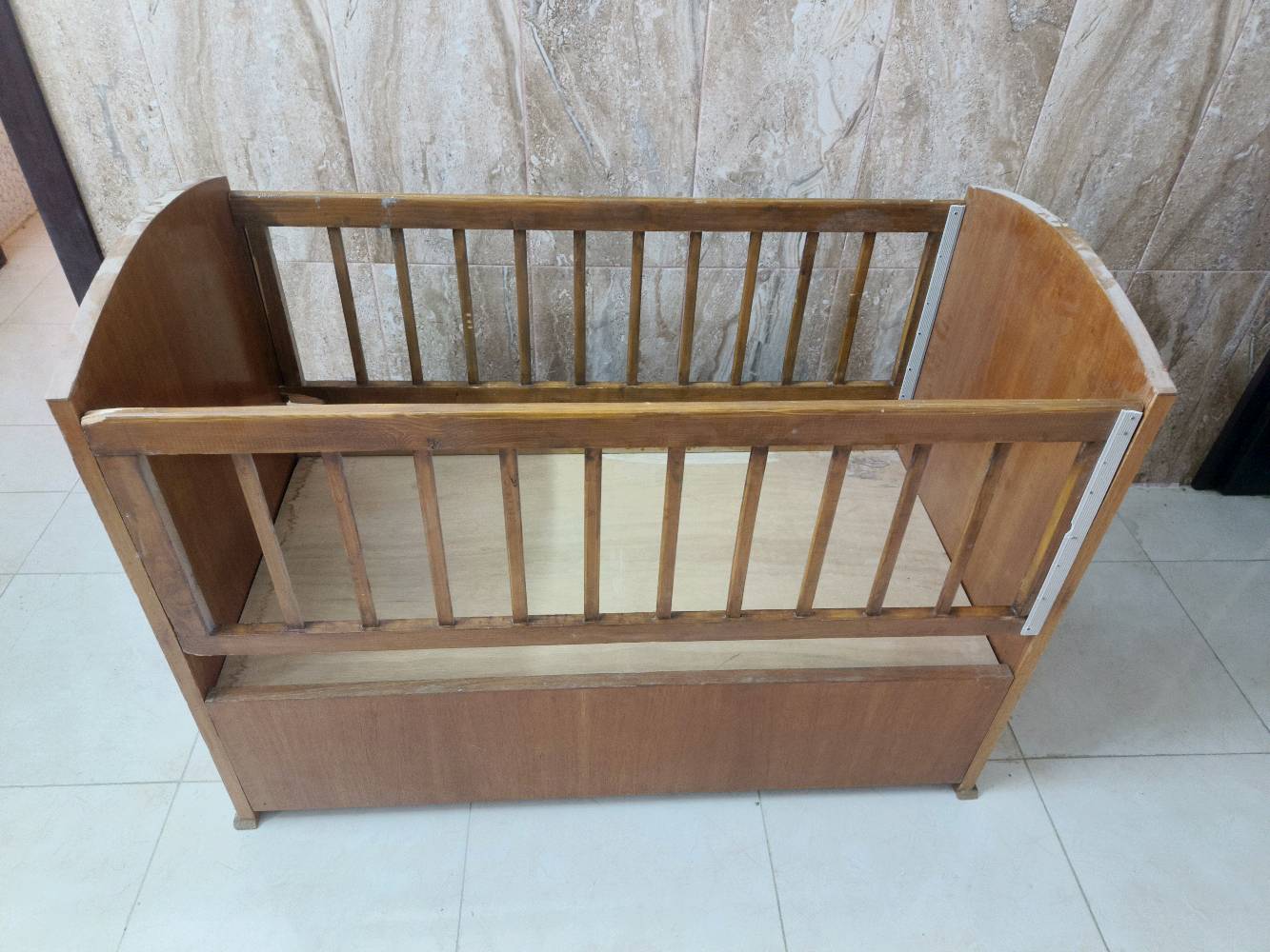 العنوان صلاح الدين تكريت
السلام عليكم غرفه اخشاب للبيع مستعلمه ونضيفه كلشي موضح بالصوره السعر 600 الف وبيها مجال بسيط 
النقص :
كومدي واحد 
زاويه ملابس 
الرقم ***********
الرقم الثاني ‏‪***********‬‏
ما هو موقع البائع؟: 
تكريت