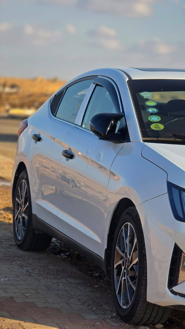 سلام عليكم النترا للبيع موديل 2020 محرك 2000 دوش دعاميات مبدله ماشيه ١٨٦ رقم هاتف *********** سياره خير من الله سعر 145 وبيه مجال
