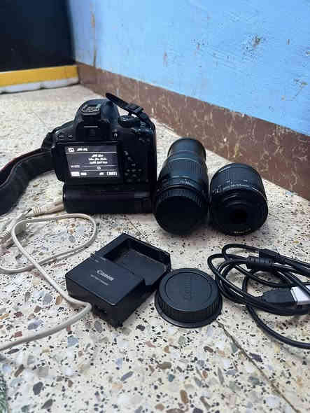 كامره كانون D700 الكامره مستخدمه أيام فقط نضافه 100/100 شخط واحد مابيها شاشه لمس قلاب 360 درجه
الملحقات 
جنطه 
حزام 
بطاريه 
رام 16 اصلي 
كيبل نقل صور
شاحنه 
عدسه 18.55 سبلايزر  وعدسه ثانيه 75-300
گرب يحمل بطاريتين 
عنون كربله السعر 450وبيه مجال🩷 ***********
