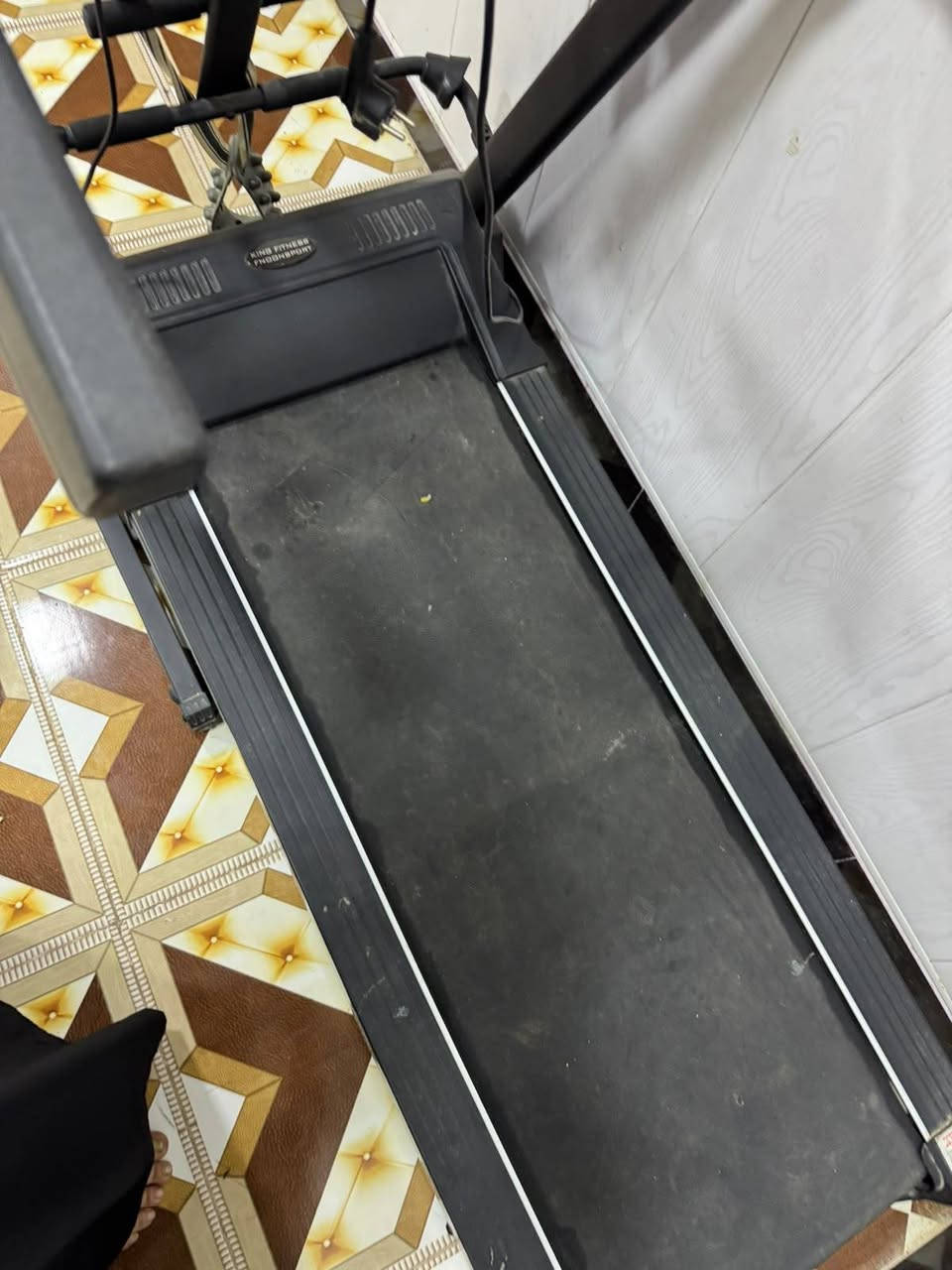 جهاز جري استخدام قليل يتحمل ١٥٠ كيلو
(سعره  ٤٠٠ الف) 
مكاني حي الغدير *********** وات ساب
