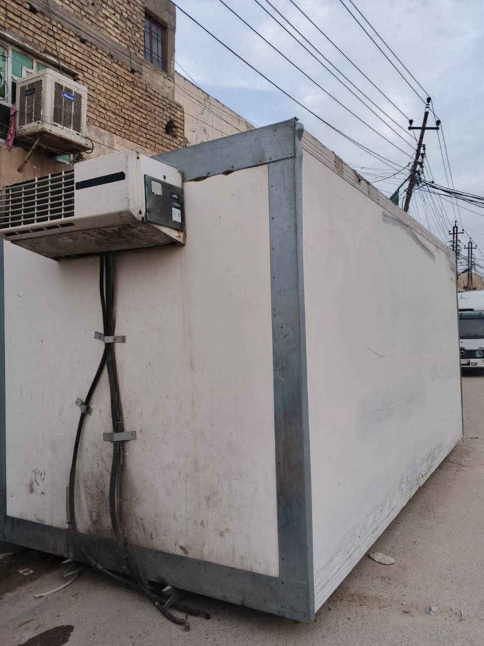 سلام عليكم براد طوله  5/ ونص  كاعيه فافون  شغال رقم الهاتف ***********
