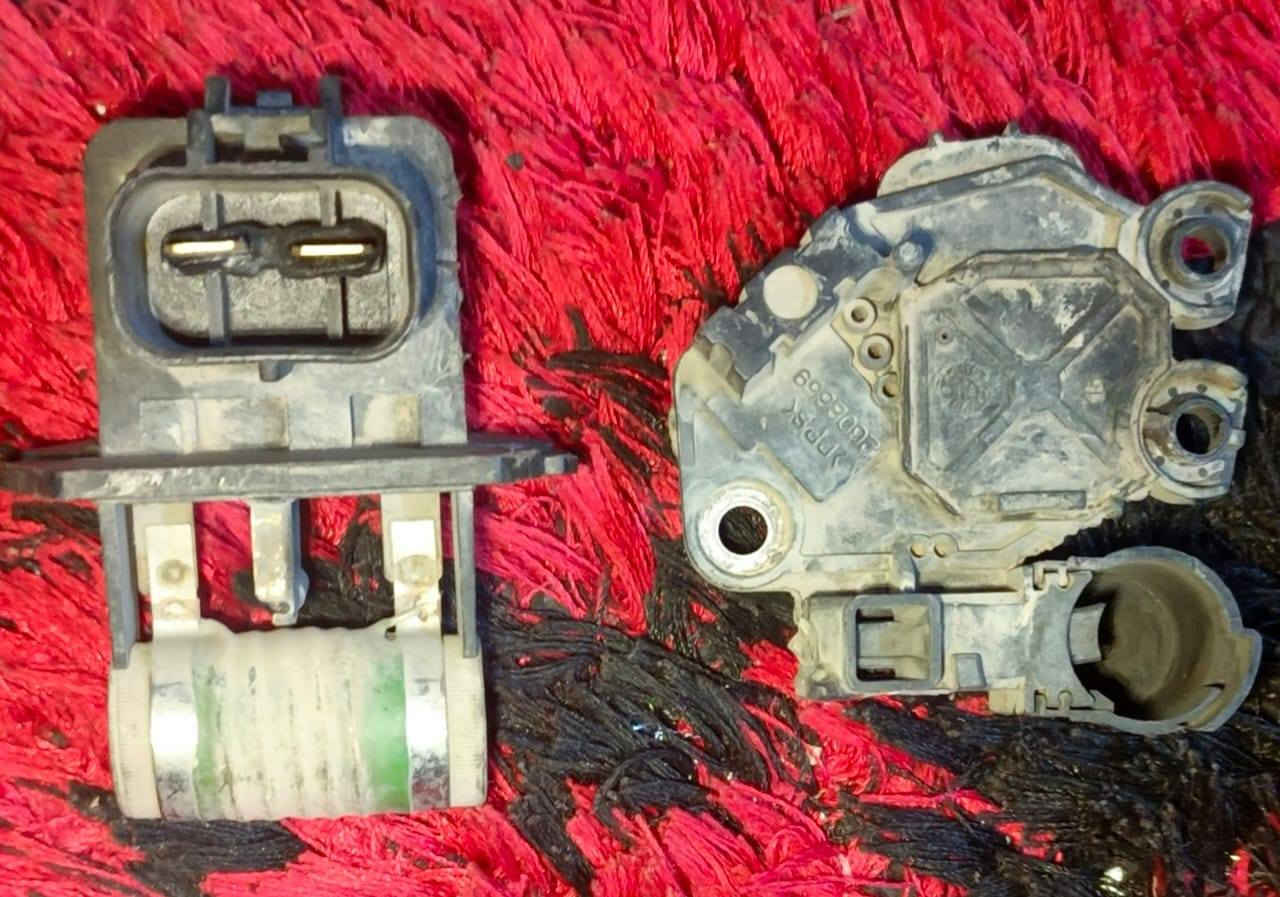 كتف داينمو وكنترول مروحة سوناتا خليجي مقدس 2010 محرك 2000
السعر ب 25ألف

***********
