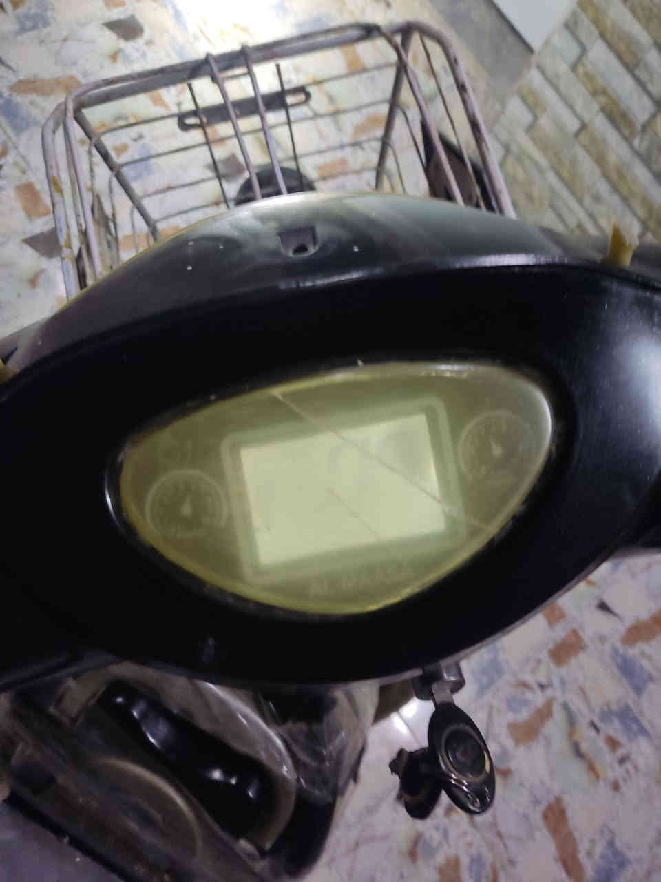 موطور شحن
بطاريات يمشنك فتره 
نضافه 75%
جمطه البطاريات شويه تعبانه
شاحنه وياه 
لايت شغال 
بريك شغال خلفي فقط
عنوان فلوجة شهداء قرب عماره الجنابي 
للتواصل *********** بيه واتساب 
غير متواجد على الفيس 
سعر 175 بيه مجال بسيط جدا حك الجيه 
ما تشتري لا تكسر حاجات الناس جزاكم الله خيرا 
وتحياتي للجميع
