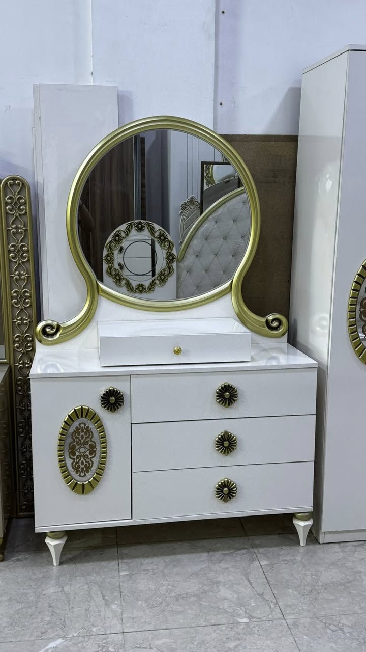 غرفه نوم ملكيه نضافه اخو الجديد 8 قطع السعر 875 الف
***********. ***********
