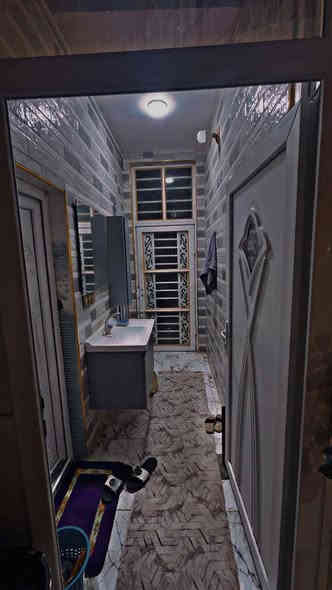 للبيع دار طابو زراعي سند 25 مساحه 150متر طابقين بناء حديث محتوياته غرفه وصاله ومطبخ  وكليدور مجمع صحيات داخليه وخارجية ومناور عدد 2 وكراج طابق ثاني غرفتين هول مجمع صحيات سطح ناصي وعالي عرض الشارع 8 تبليط العنوان حي صحه خلف سنتر ليمونه السعر 230 قابل للتفاوض مكتب الشمس للعقار *********** وات ساب 
+9647855869494
