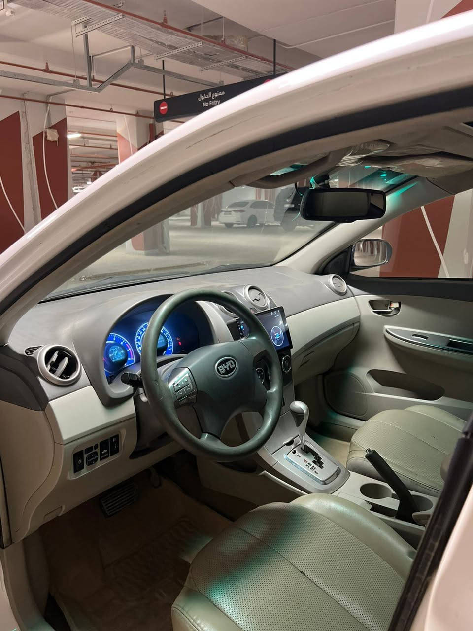 السلام عليكم ورحمة الله وبركاته
اللبيع  Byd G3 2016    
كير  بحالة الوكالة
محرك  1800 بحالة الوكالة لا بخار لا تنقيص لا صوت 
استلام شركة على ايدي 
فول مواصفات 
صدر امامي خلفي صوت برغي ماكو  
تبريد ثلج + تدفئة 
فتحة ب السقف 
تحكم ستيرن 
تايرات جديدة
 شاشة + حساس خلفي + كامرة
سياره جاهزه وأستعمال  وميحتاجلها اي شي  
بأسمي رقم بغداد الجديد   
تحويل ثاني يوم
السعر 68  وبيها مجال بسيط  !!
مكان السياره بغداد المنصور 
رقم الهاتف ***********
