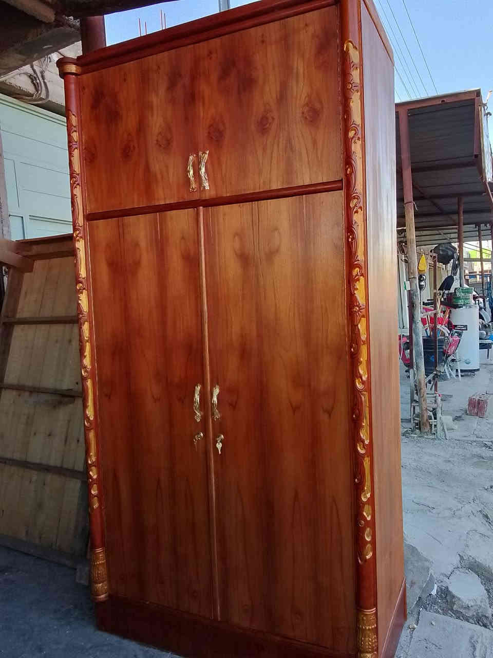 للبيع كنتور صاج احطاطه نضيف مابي أي ضرر سعره 175 وبي مجال العنوان سامراء جبيريه  الثانيه مقابل جبيريه الثالثه شارع الحدادين للاستفسار ***********
