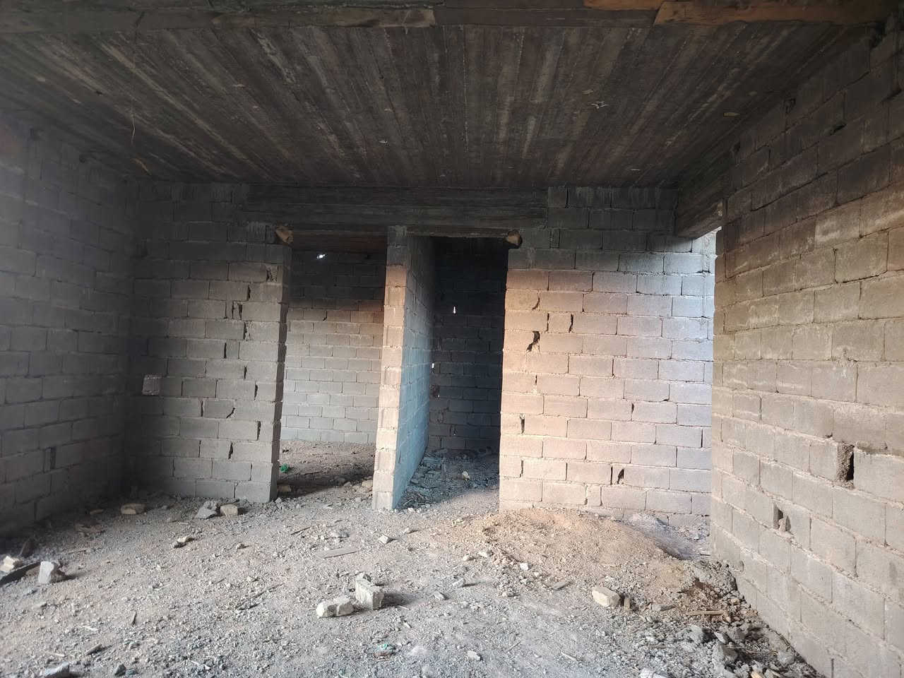 السلام عليكم
هيكل للبيع
المساحة ٢٠٠ متر  الأساس بتلو والسقف صب درجه أولى
صحيات عدد ٢ + غرف عدد ٢ + صاله كبيره + مطبخ + استقبال + كراج لسياره الهيكل شغله درجه اولى العنوان
شارع أحمد المطلب مقابل جام السلام الشارع ١٠ متر واصل ماء والكهرباء قريبه كلش عليه
للاستفسار الاتصال او وتساب او خاص
***********
***********
