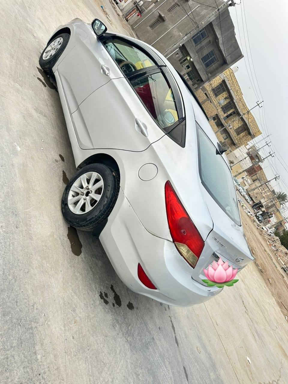 السلام عليكم
اكسنت خليجي ١/١ موديل ٢٠١٥ رقم واسط انكليزي تحويل مباشر  (يوجد سونار للسياره) فول مواصفات 
مكينه ١٦٠٠ دوش  قطرتين  مكفوله تخم تاير جديد حداديه جديده فقط رش ٣ قطع بدون دواخل 
السعر ٨٣  
العنوان الديوانيه مركز ***********
