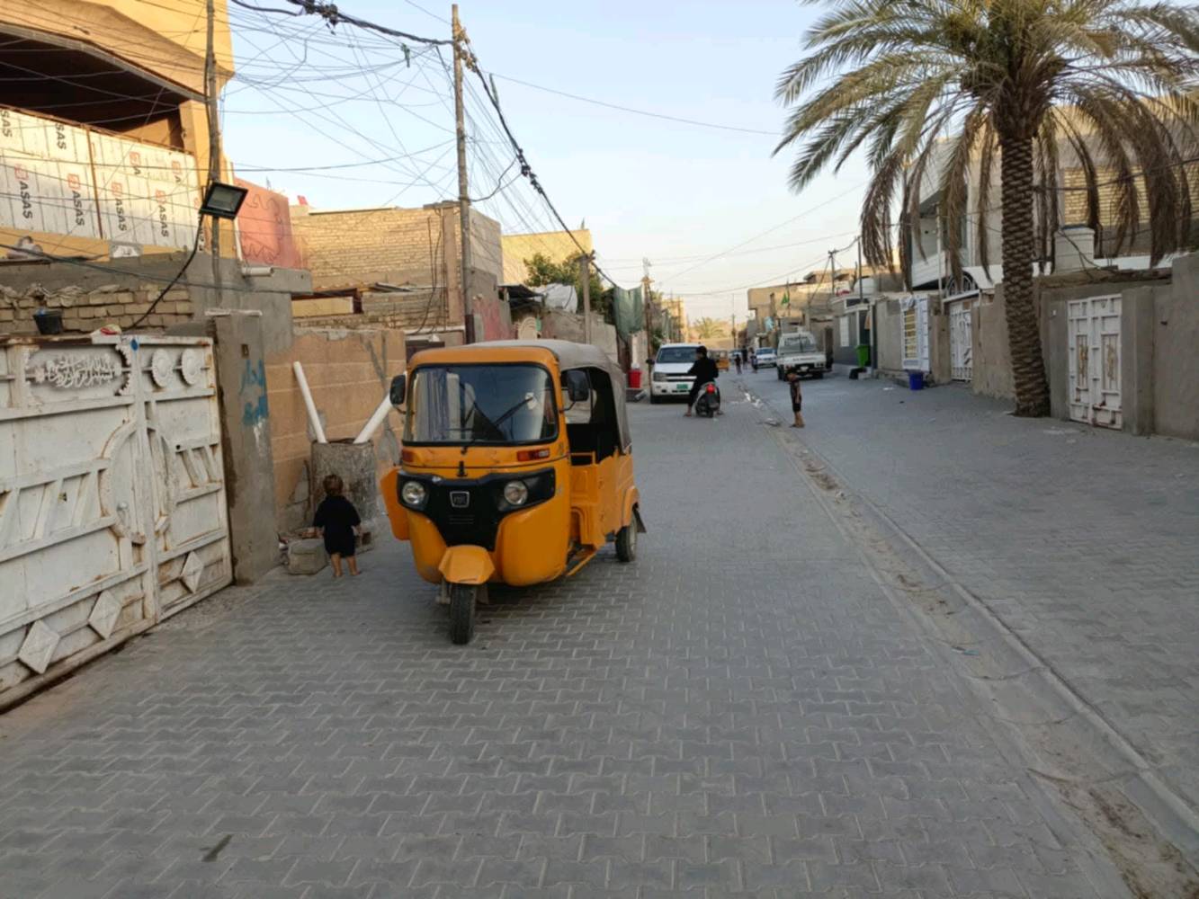 بيت للبيع دوانم شارع ٦٠ قبل السجه شارع أبو طياره
مساحة البيت 240 م واجهة10 ونزال ٢٤ قاط ونص بي ٤غرف سويتات +صاله مطبخ استقبال منور وصحيات
البيت ابيعه كامل وابيعه نص شرگ حسب الطلب
الاتصال ع الرقم ***********