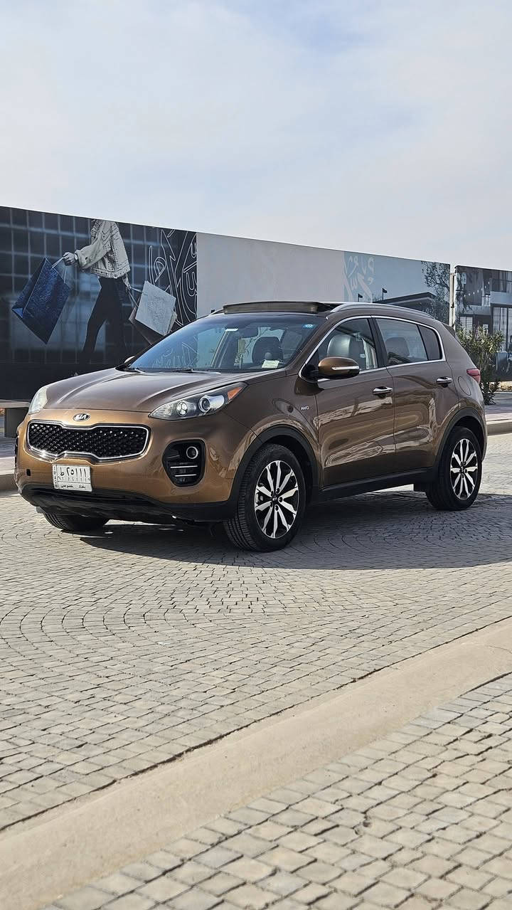 KIA SPORTAGE EX 2017
وارد أمريكي 
كلين تايتل ✅️

⚙️محرك 4 سلندر 2.4L 
🛞 دفع رباعي AWD

فول مواصفات للأخير EX
🟫 ويلات المنيوم 
🟫لايتات LED
🟫إشاير بالمري
🟫كشنات جلد +تدفئة 
🟫شاشة تدعم ANDROID AUTO
🟫تبريد قطعتين 
🟫 بانوراما

🛡أنظمة السلامة ومساعدة السائق 
🔻نقاط عمياء
🔻كامرة خلفية 
🔻نظام تنبيه المرور خلفي

مرقم بغداد بإسم شخصي تحويل مباشر
مكان السيارة بغداد مجمع بدور السكني 

ماشية 71 ألف 

السعر 17,000💲 

للإستفسار 
*********** إتصال أو واتساب
