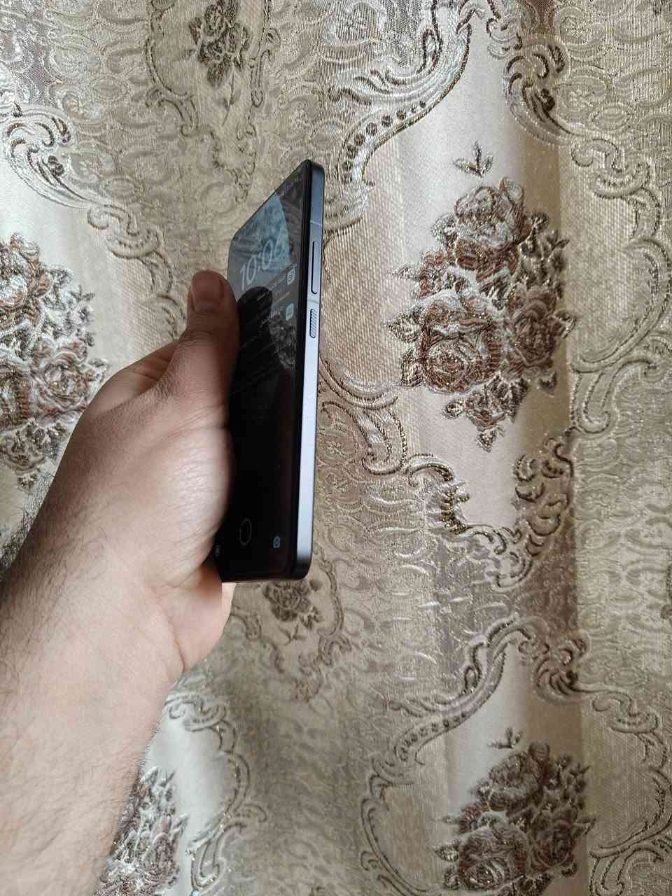 سلام عليكم.. فقط بيع 
شاومي ١٤ تي برو
مواصفاته معروفة 
ذاكرة ١ تيرا((((((١٠٢٤ GB))))))
رام١٦+١٦
شحن ١٢٠ واط سلكي
شحن لاسلكي ٥٠ واط
ملحقاته كاملة .
٦٥٠ وبي مجال حك الجية
نضافة ١٠٠٪ 
عنواني نجف .
***********
