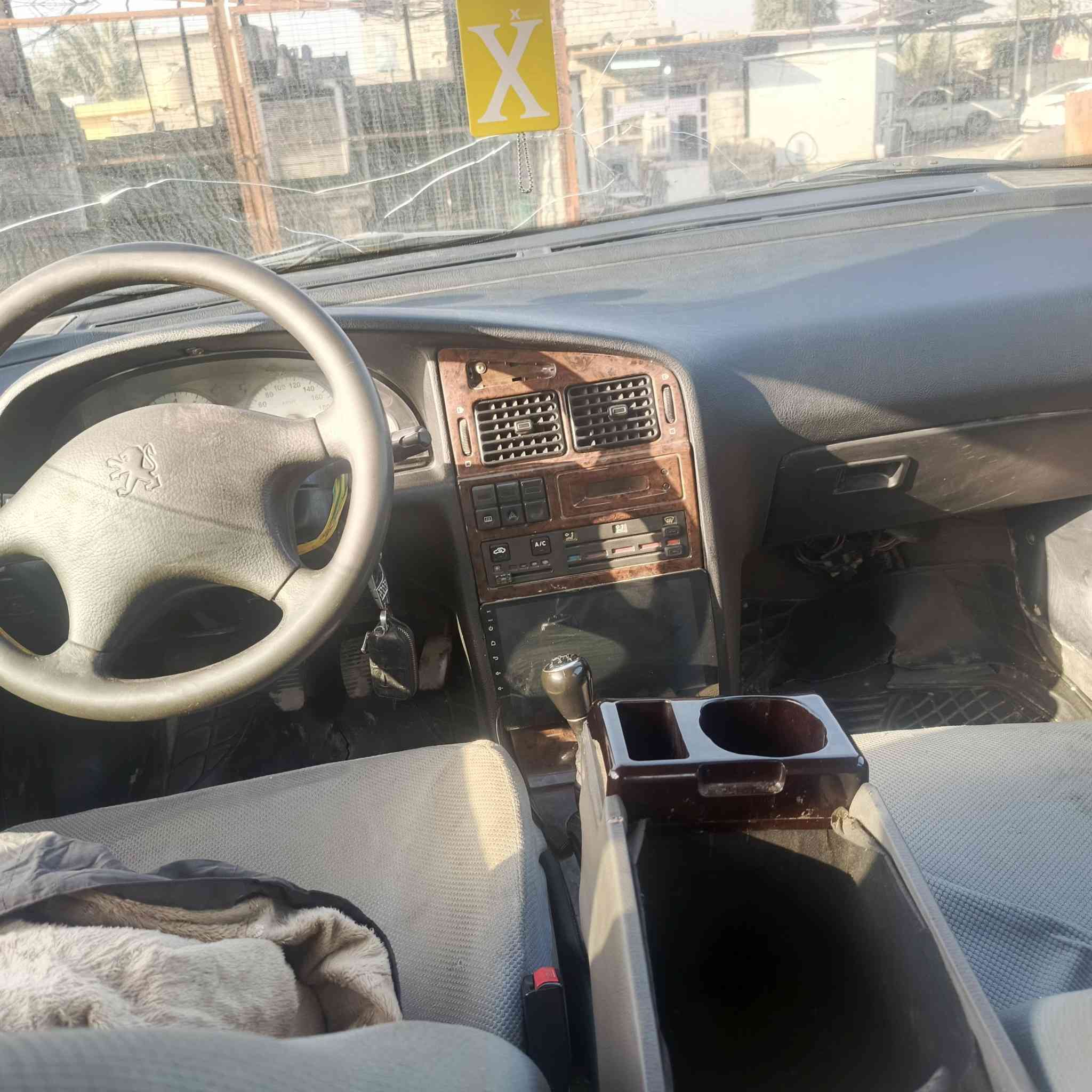 سلام وعليكم سياره بيجو بارص موديل 2013 سياره خير من الله محرك جديد كير صدر تخم تاير  جديد مكان سياره قرب مرور تاجيات رقم تليفون ‏‪***********‬‏ سعر 34 وبيهه مجال
