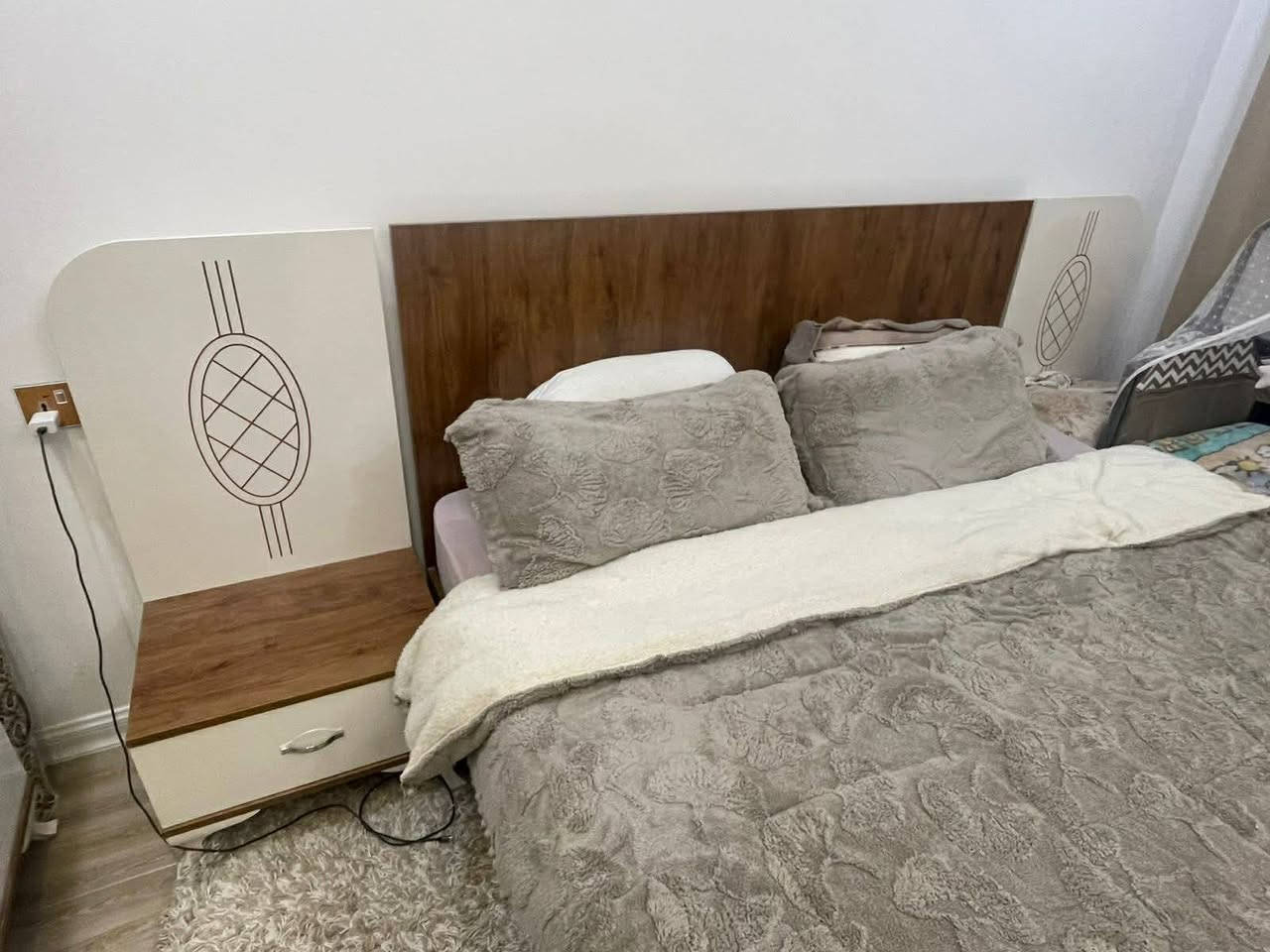 تـاقــم نــوسـتـن شـە شــ پـارچـە
مــاشالـلـه حـسـێــبـکــە لــۆکــە
دۆشـکێکـي طوبـي لـه نـاو لایلۆن لـەگە ڵایـە
زۆر زۆر خاوێــنــە مــاڵ دۆســتــە 
بۆ نرخ په یوندی بکە ن یان سه ردانمان بکە ن
پــێشـانگـاي ســه یــوان پـاڵانـي 
◀️***********
📲*********** viber
🌐کە لار-ناوبازاڕ مــه زاده کـۆنە کە  
🚛گەیاندنمان هەیە بۆ سەرجەم شارەکان🚚
↩گۆڕینەوەش ئەکەین بە 
      کەلوپەلی ناوماڵ
