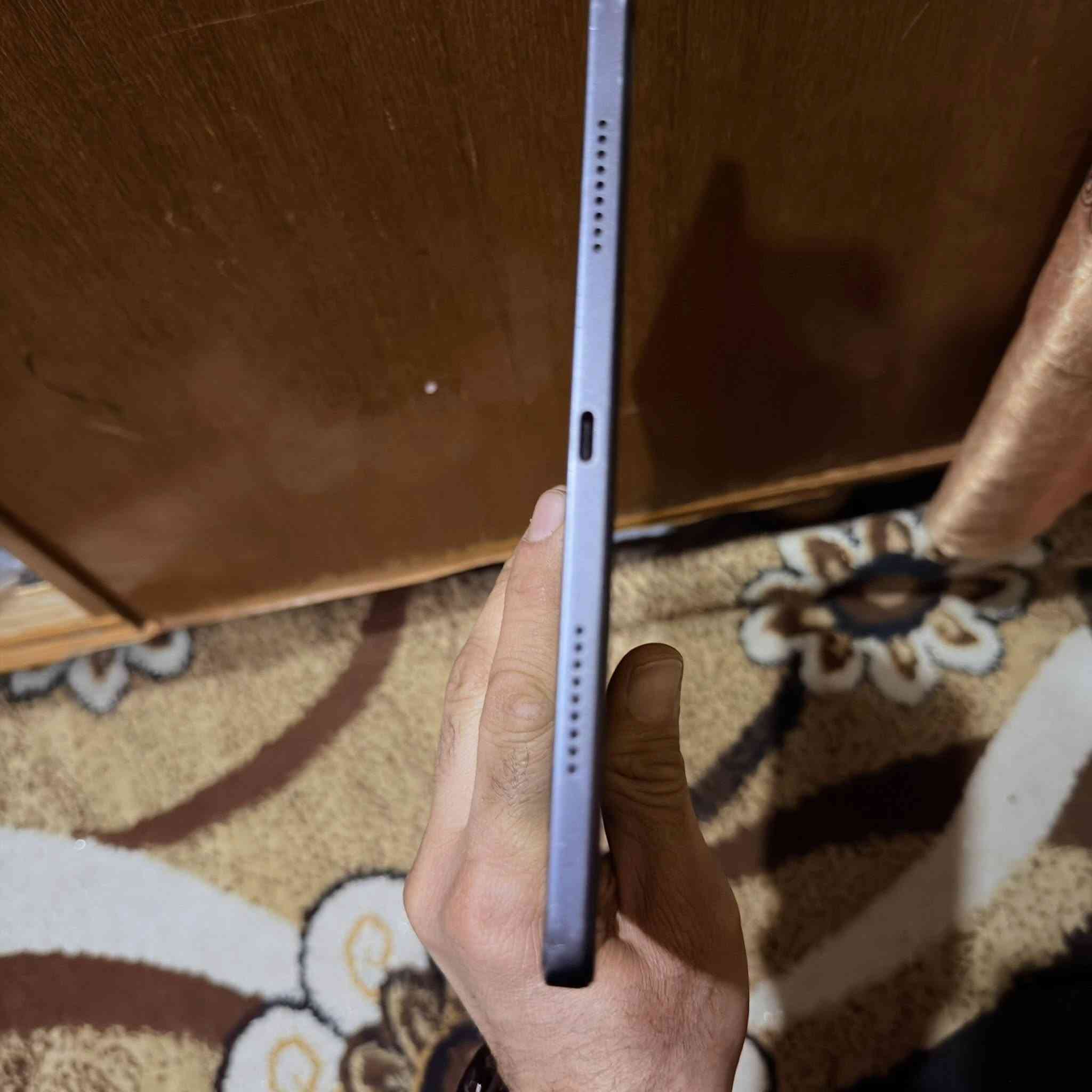 سلام عليكم من رخصت صاحب الاكروب ايباد هونر برو x8a الذاكره 128 المعالج 14 حجم البطاريه 8089 نضيف جدن غراضه كامله لزكه وحافضه وشاحنه الايباد استريو 4 سماعات السعر 250 وبي مجال مكاني كربلاء ***********
