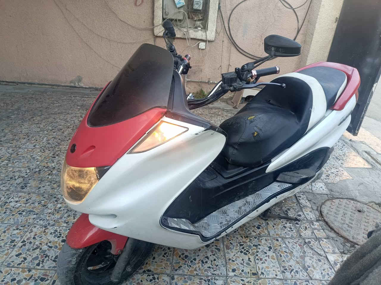 السلام عليكم ماجسته دبل رون كهربايات كلها شغاله محرك مكفول تايرات جديد نقصها دبلات امامي وكلج خلفي  سعرها 550 الف بدون أوراق الدراجه مكاني بغداد البياع ***********
