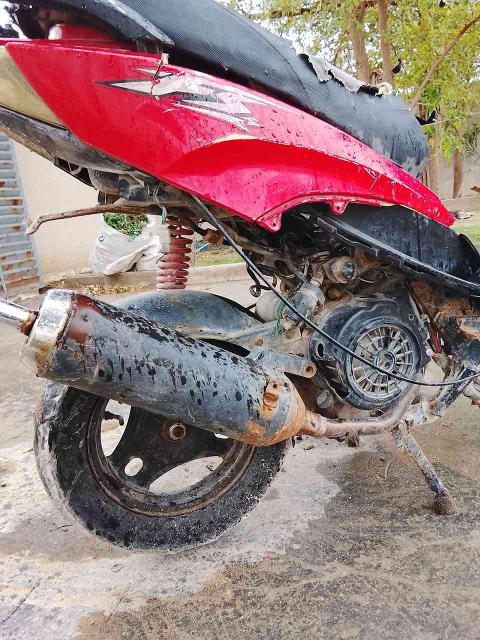 سلام عليكم دراجه للبيع بيه محرك فراشه شغاله معدل وشلعه جاهزه عوزه ترتيبات مكاني طريق كربلاء نجف عمود150 السعر 130 وبيه مجال بسيط شغاله بيعك حديد 
رقمي ***********
