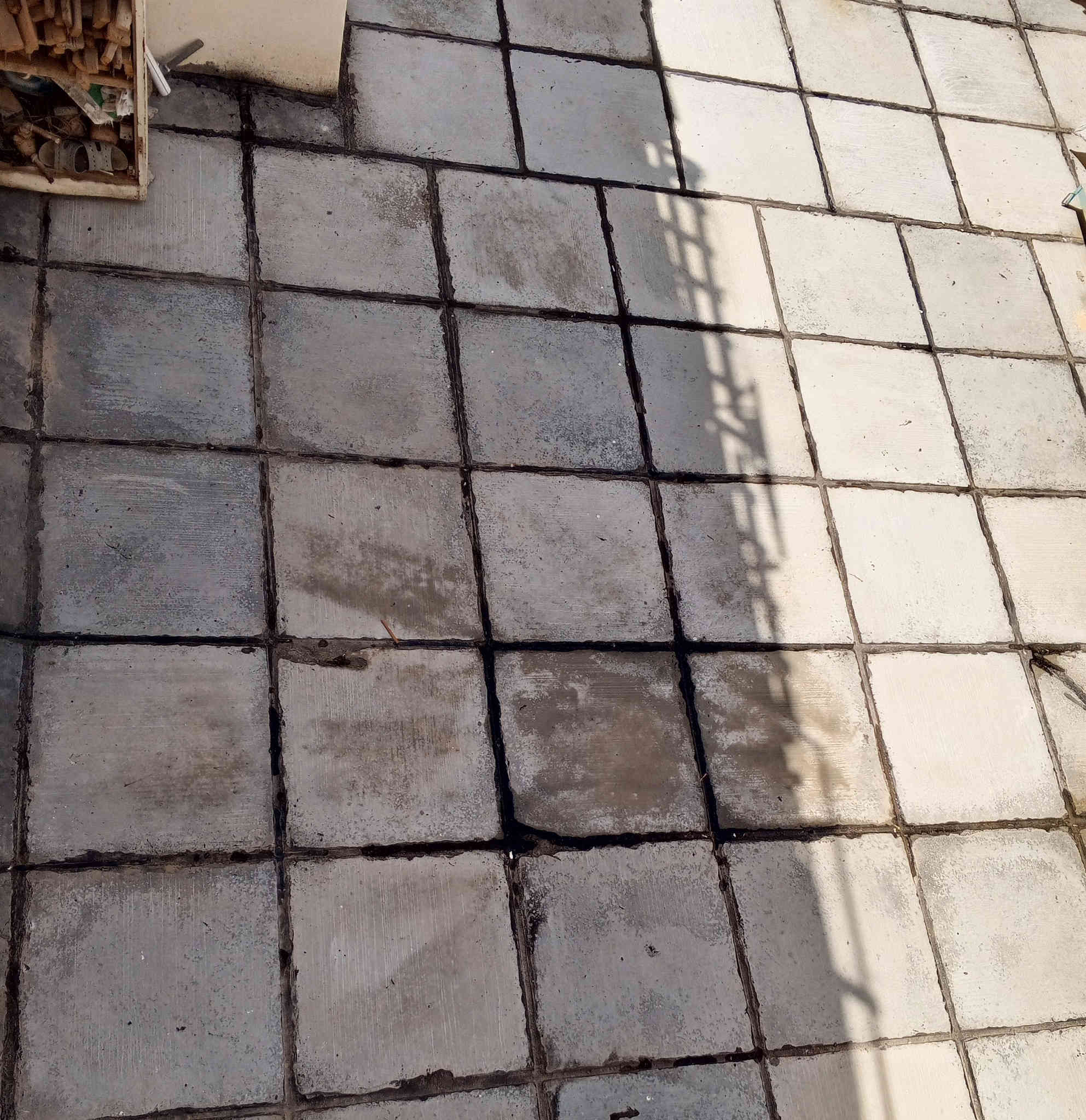 عمل السطوح الجوينات وجدران الخارجية والماستك والزفت ***********
