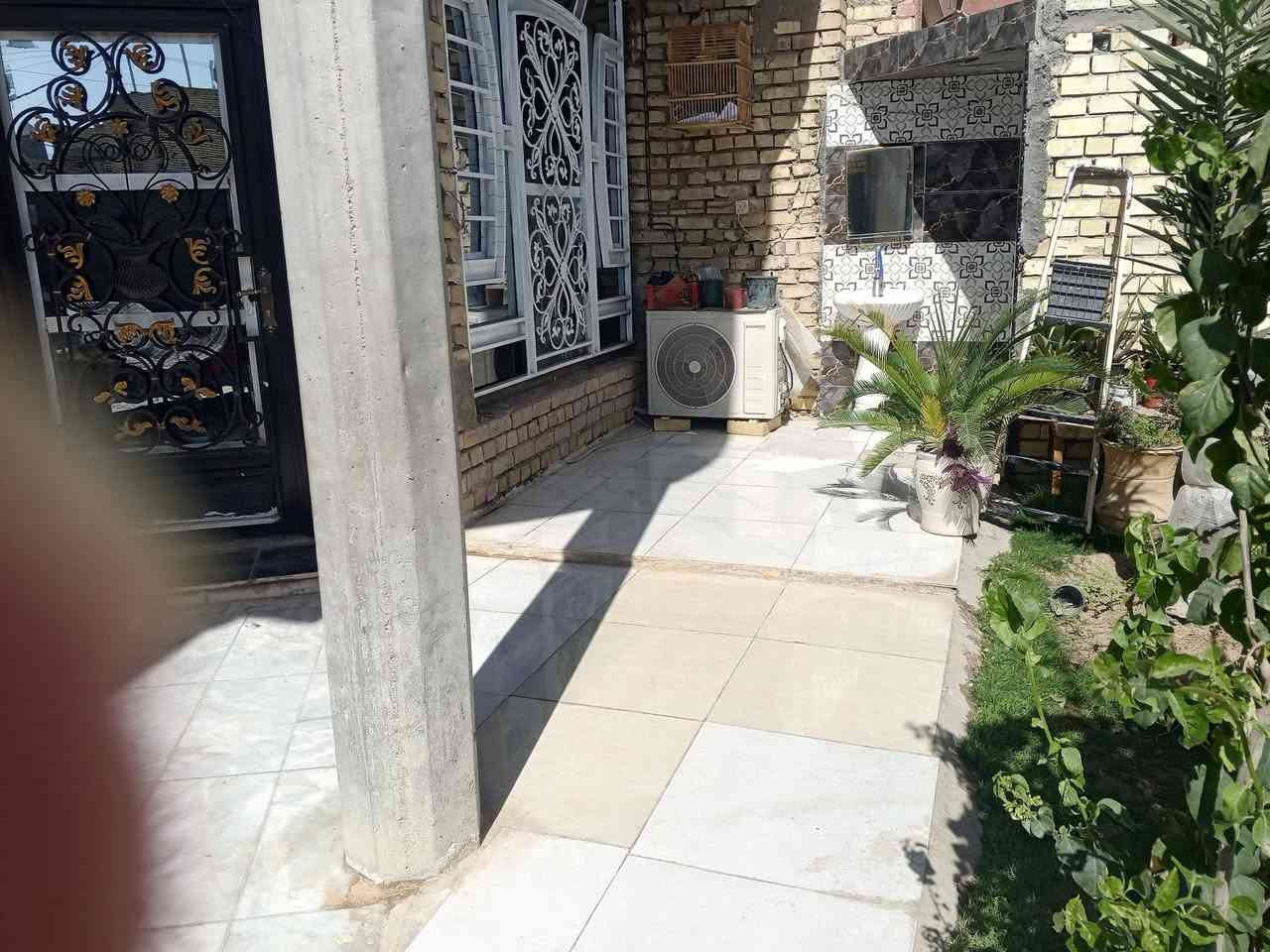 للبيع في بغداد كوريش مساحه 200 متر  بيت كلش حلو وجديد الموقع بغداد كوريش قرب علوى الرشيد على خط سريع جوه قوس بغداد قرب على الدوره وابوجير طابو صرف استفسار ***********
