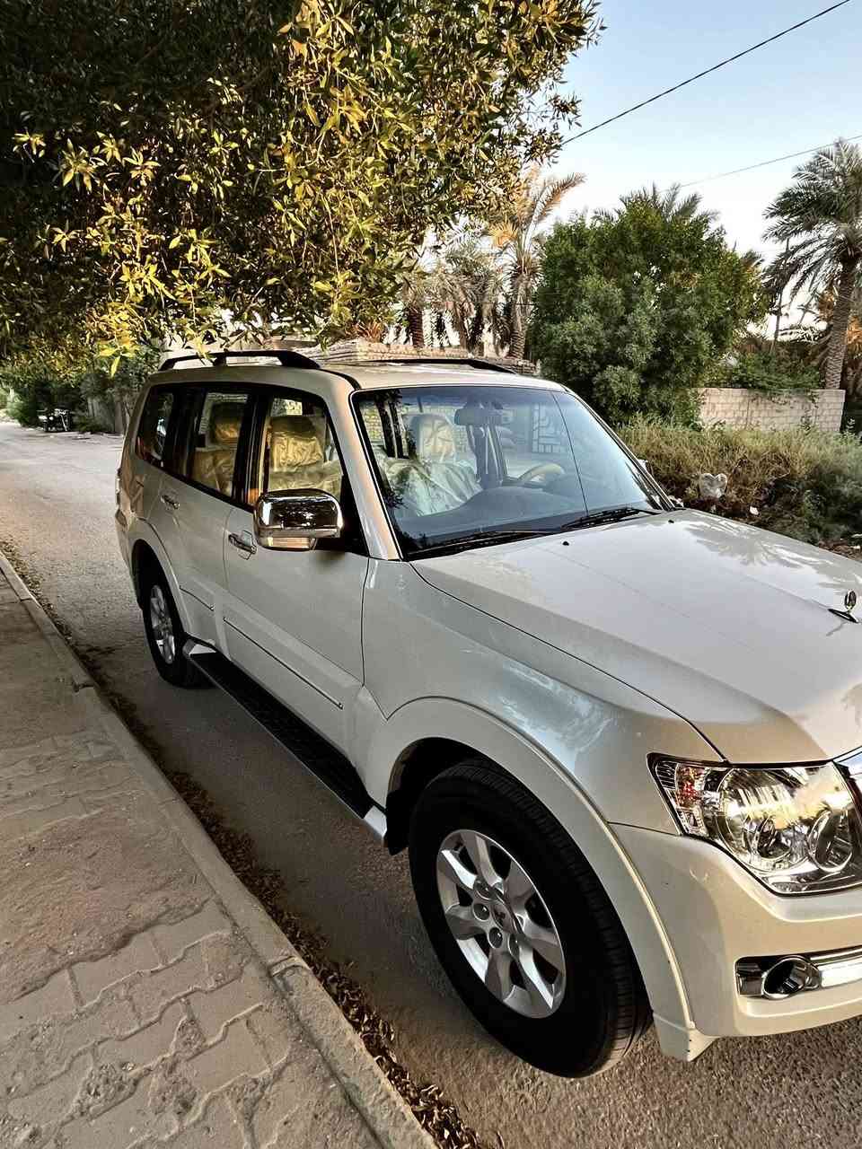 السلام عليكم
-ميتسوبيشي باجيرو(gls 2022 الحصري والقليل) وارد خليجي  العلامة الذهبية اصل 
 -محرك 6سلندر 3.0L 
-كلين تايتل بيهة خدوش بسيطة مثل ما موضح 
-الممشة 39 الف كيلو حقيقي (وقابل للزيادة)
-  فول مواصفات عدا الدمام( فتحة سقف رادارات خلفية كامرة خلفية رادار امامي  وشاشة،تحكم ستيرن، كشنات جلد ،مثبت سرعة، دبل سويج  ، اوامر صوتية ،انارة ترحيبية انارة زينون تلقائية  تبريد تلقائي + منفصل اربع قطع امامي و اربعة خلفي ، لد نهاري ، كشافات ضباب امامي و خلفي ، ثلاجة، مري شفط ،7 راكب) .
- السيارة عليهه تخم تايرات جدد صار الهن اقل الشهر من مبدلات (السبير مطاخ الكاع من طلعت من الوكالة) 
*اخوان السيارة عالبلاد مامبدل برغي بيها يشهد الله .
-السعر $290 ورقة وقابل للتفاوض 
 الشراي يتصل على الرقم ويدلل *********** ما متواجد بالتواصل .مكان السيارة بالسماوة، رقمها اربيل (بيع فقط).
