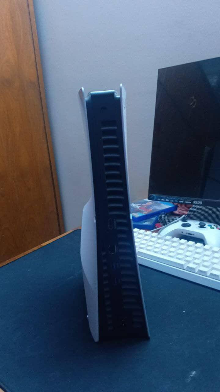 بلي 5 سلم
يدة اضافة يعني ٢
وقرص بيس ٢٠١٨
وقرص لعبه سيارات ذا كرو موتر 
كامل ملحقات كارتونه وغراضه السعر 800 الرقم *********** بغداد مدينه الصدر
