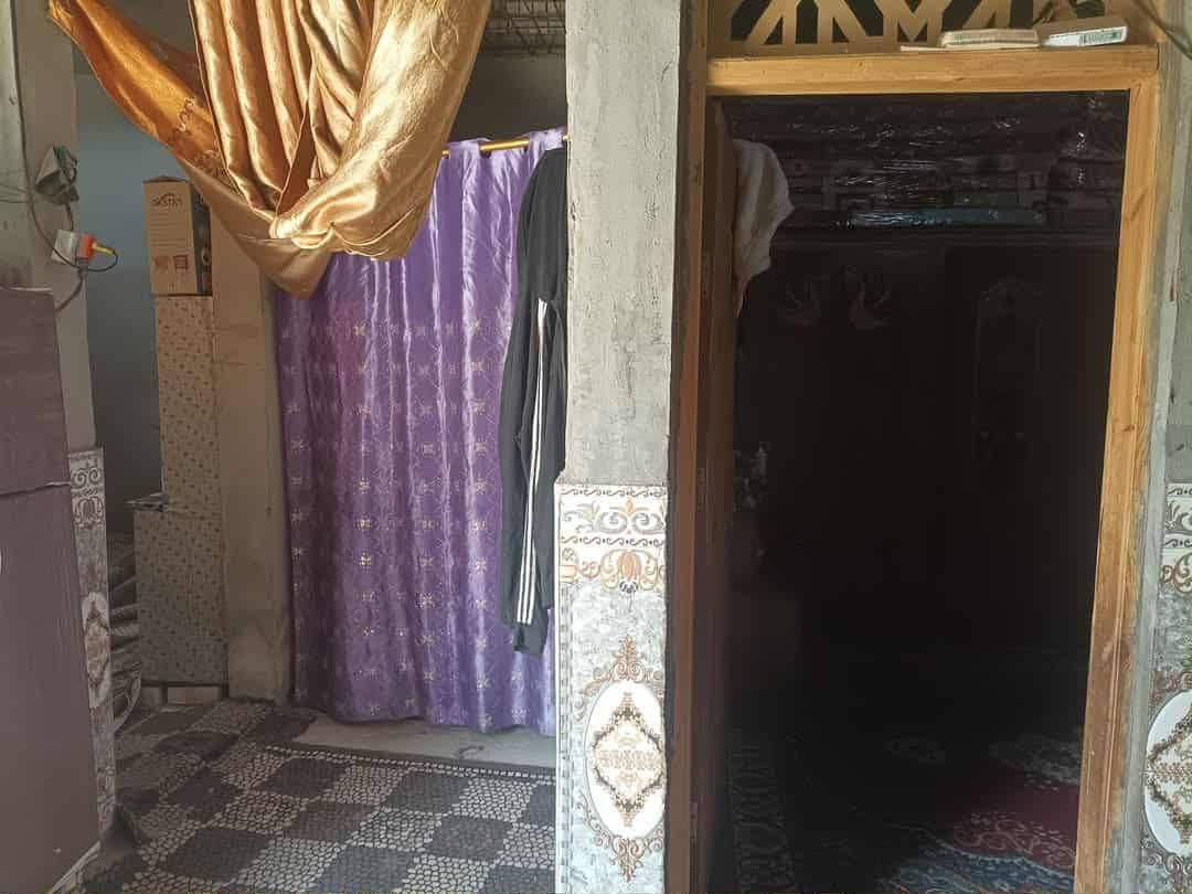 بيت للبيع مساحه 100 مربع مقابيل شارع ستين بدوانم  بيه بناء قرفه وستغبال و صاله ومطبخ بيت صب رايده ب 26   مكلف بنشر هاذ رقم صاحب البيت ‏‪0780 620 4371‬‏ الشراي يتصل
