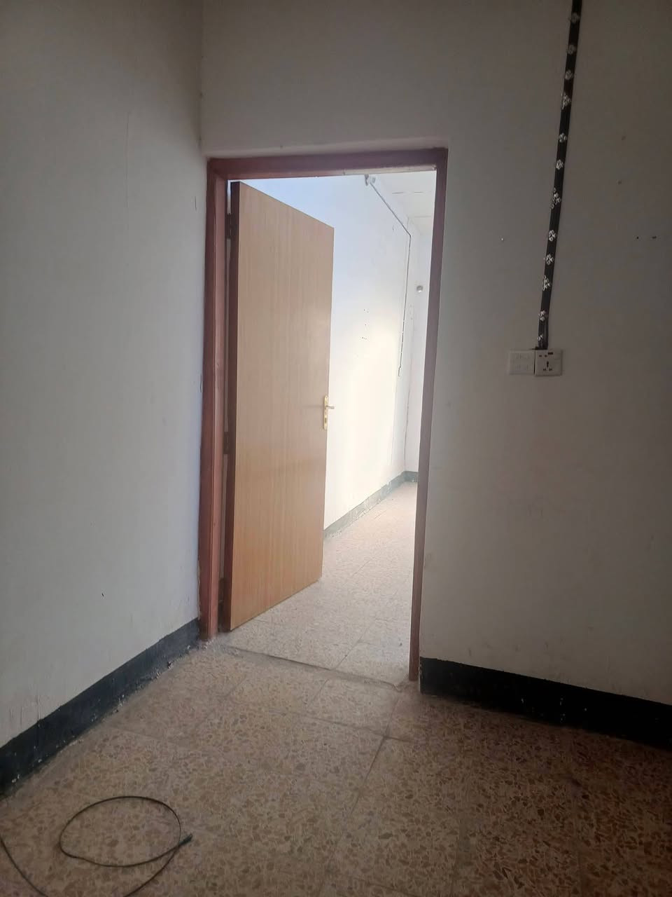 بيت للايجار حي ميسان قطاع 23 قريب شارع الكيات مساحه 50متر طابقين يحتوي على استقبال ومطبخ وصحيات والطابق الثاني يحتوي على غرفتين وصاله صغيره وصحيات 
سعر الايجار 250الف كل شهر بشهره واصل ماء وكهرباء 
للاستفسار  الاتصال او واتساب *********** 
او مراجعه مكتب ألروان للوساطه العقاريه والمقاولات العامه 
((عنوان المكتب حي ميسان ع الشريط قرب صيدليه الشراع مقابل الاستداره مباشر ))
عندك بيت عرصه للبيع راسلنه وات ساب وتدلل
#النجف #الكوفة #حي_ميسان #عقارات #ايجار #رهان #بيع #شراء #العراق #مكتب #محامين #مبادرة
