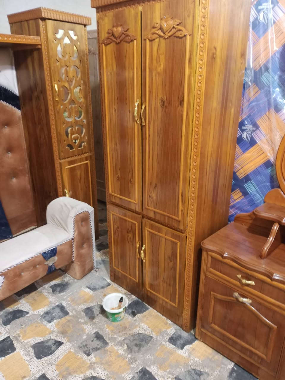 السلام عليكم
غرف اخشاب للبيع 
جديد غير مستعمل 
الاستفسارا ***********
