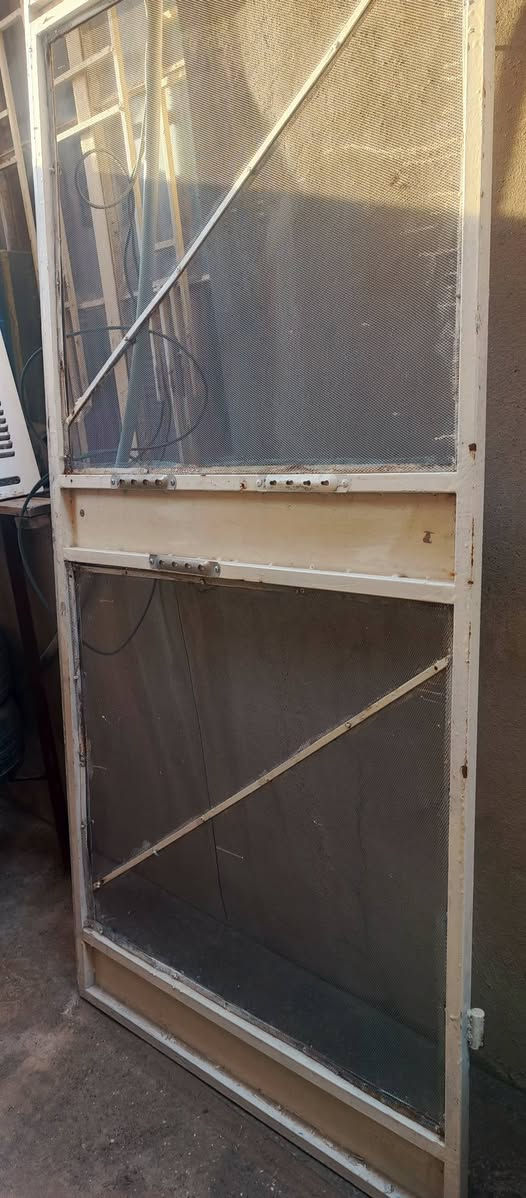 عندي هذا الباب للبيع
سلام عليكم عندي هذا الباب للبيع رايده بـ80 الف 

للأستفسار /*********** .
