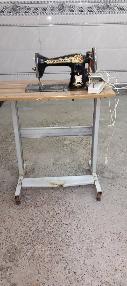 السلام عليكم
مكينه خياطة فراشة مع الميز كامله شغاله للبيع المكان 
سبع البور / الضباط / السعر تواصل على الخاص
واتساب ***********
