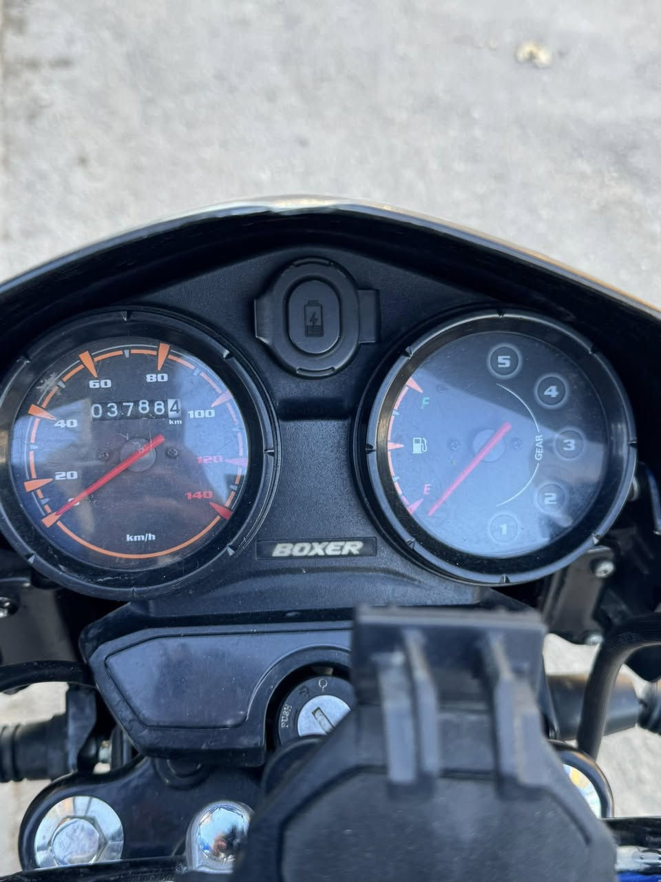 سلام عليكم شباب
بوكسر جبلي 2023 البيع دراجه مكفوله عام نضيفه حيل شوفت عينك نقص ستان صفح بس دراجه ماشيه حقيقي 37الف رقم و سنويه نكليزي 
سعر 2650 بيها مجال الشراي تعال خاص 
*********** وتساب فقط
