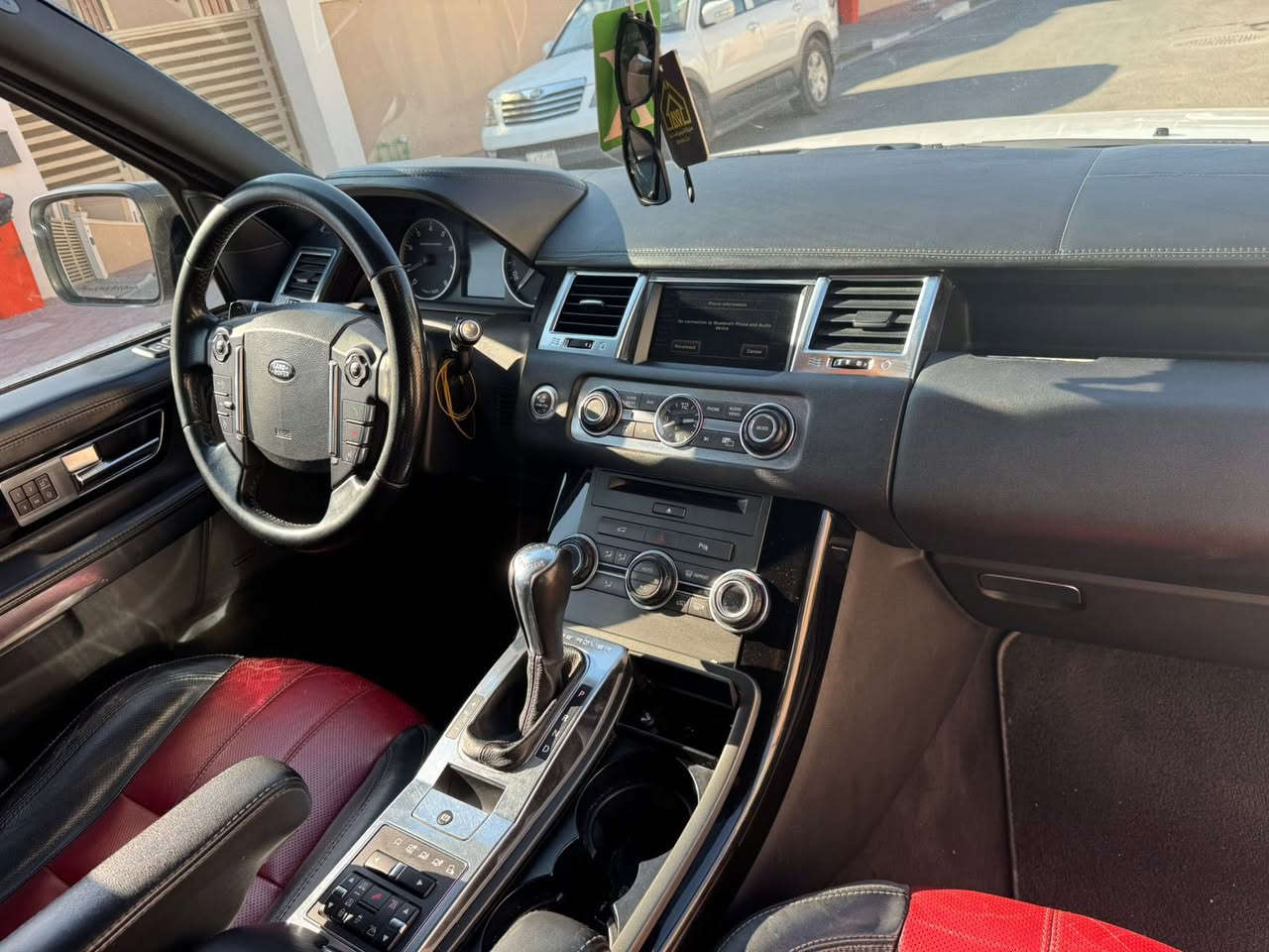 ٢٠١٣ ماشيه ٧٩ الف
نظيفه مابيها كلوب مشتغل
بيها طخات بسيطة مابيها حادث
سبورت بايوكراف
 ٨ سليندر
شاشات
تحكم بالكراسي
سياره جديده ةلش

سعرها ١٦٥

وتساب فقط بيه ***********
