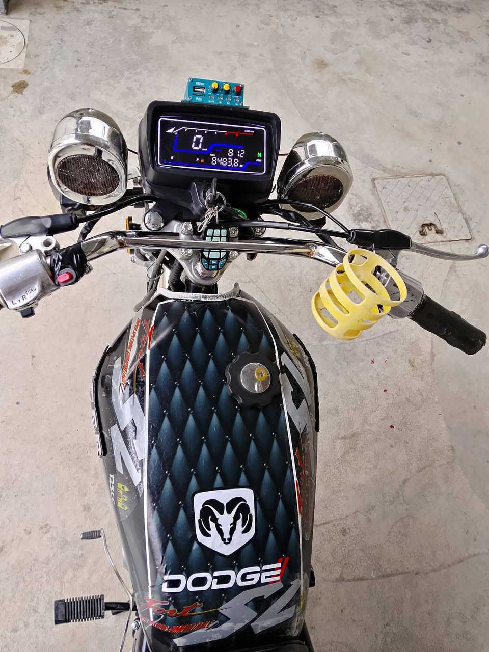 للبيع دراجه اربعه كير موديل 23 شرط مامفتوح سعره من الاخير 600 قفل ادا شراي خابرني هدا رقمي ***********
