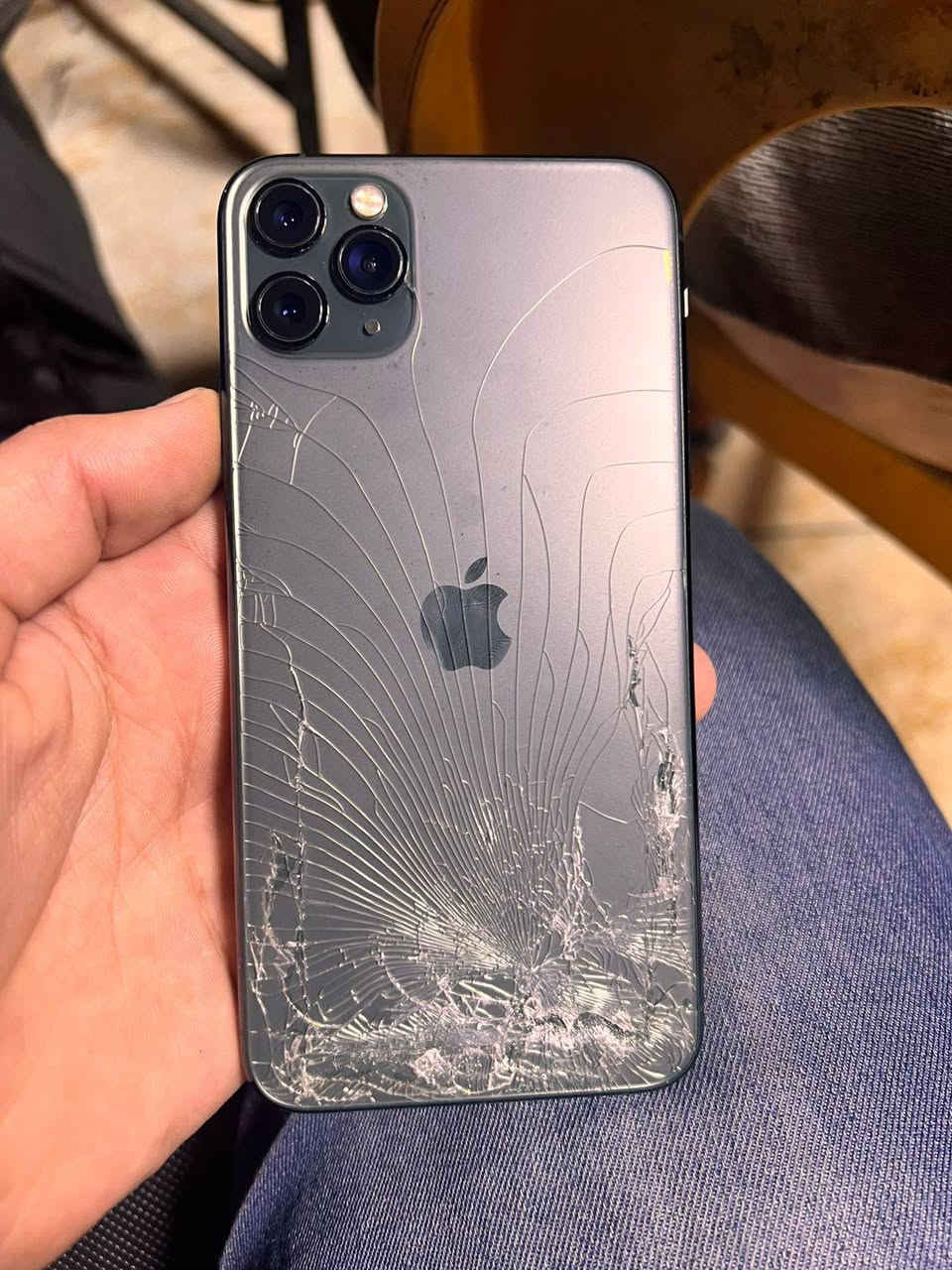 سلام عليكم جهاز ايفون 11 برو ماكس جهاز نضيف بطاريه 79 بلادي ما مفتوح بي بس هاذ لكسر لبل ضهر *********** عنوان حيور سعر 350
