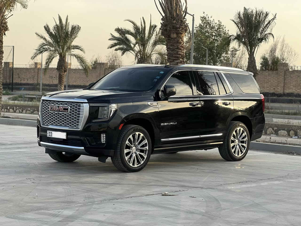 السعر 438🌹 بيع او مراوس 

( عليها رقم مميز جداً بغداد سنويه وهزه جديده بأسمي شخصياً ) 

جمسي يوكن دينالي موديل 2022
وكالة المنصور – وارد خليجي

الممشى: 110  ألف km

داخلية: أبيض أوف وايت (ملكي)
فئة دينالي فل كامل VIP – أعلى المواصفات

7 مقاعد مع كراسي منفصلة

مكينة وكير وكهرباء بحالة ممتازة بدون أي نقص

طخم تاير جديد

المحرك: 8 سلندر بنزين
المواصفات:
فتحة سقف بانوراما
داتا شو (عرض معلومات على الزجاج)
شحن لاسلكي
مرآة وسطية كاميرا
كاميرات محيطية 360 درجة
عدادات ديجيتال
بصمتين وكالة + دخول ذكي
صندوق خلفي كهربائي
ثلاجة
مقاعد كهربائية
تبريد وتدفئة وخزن للمقاعد
رادار + نظام المحافظة على المسار
إضاءة LED
تبريد خلفي منفصل
إطفاء وتشغيل ذاتي
حساسات أمامية وخلفية
إنارة ترحيبية
وبعد بيه هواي مواصفات 
معروفه ميحتاج اذكر

السياره بيه جاملغ مبدل وبنيد صبغ فقط والباقي مكفول تفحص وين ميعجبك

السياره نضيفه كلش وبدون نواقص
وبلعافيه ع الياخذها🌹

السعر 438🌹 بيع او مراوس

*********** ☎️
مكاني النجف الأشرف

