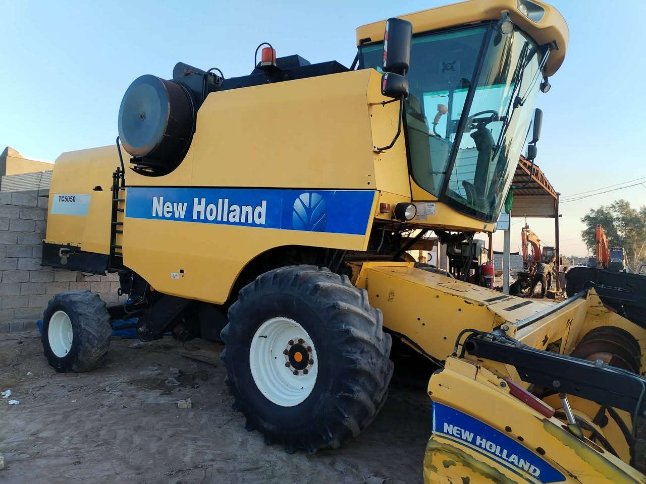 للبیع حاصودە نیهولند 5050 فول مواصفات دابل کوشن  مودیل 2013 رقم سلێمانیە 4بلم سحر مناسب رقم ***********  ***********
