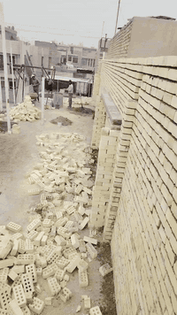 تحياتي السلام عليكم. خلفة بناء كرسته وعمل.
نشتغل قطعي وعلى الدبل  بناء درجه اولئ مع النظافة بعد إكمال البناء
(مكان العمل داخل بغداد هاتف او) خاص (***********)
(***********.)متواجد (واتساب👉) 
(والله يرزق الجميع تحياتي)
