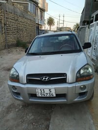توسان ٢٠٠٩ رقم بغداد باسمي بيه جاملغ وبنيد مصبوغات فقط تبريد شغال السع...