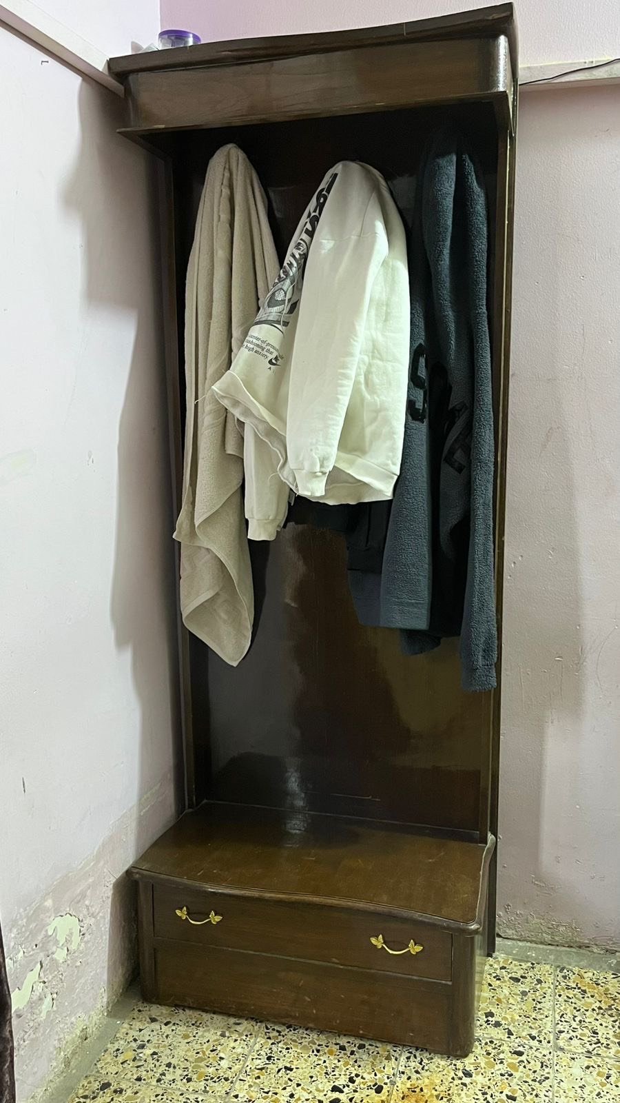 غرفة صاج تكمة بس الجرباية يرادلها شويه تعديل من جوه وصبغ 