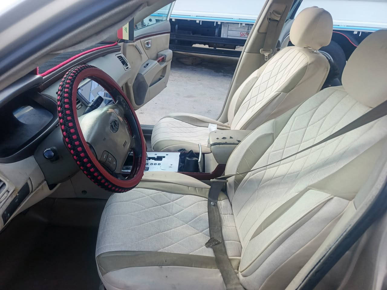 هونداي ازيرا موديل 2006 خليجي 6 سلندر 
سياره خير من الله جاهزة 
كير -مكينه -كهربائيات -تبريد -تخم تاير -صدر -كلها كاملة 
 مصبوغة عام للجمالية 
السعر 77$
رقمها بغداد انكليزي الجديد 
والسنوية جديدة 
والهزة جديدة

المكان صلاح الدين/بلد
***********
