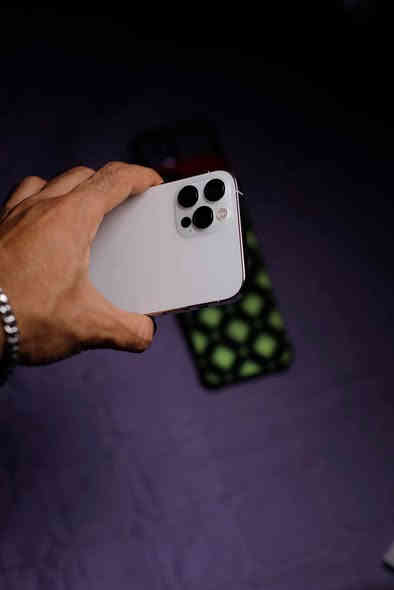 آيفون 12 برو ماكس 
لون البيجي المميز 
ذاكرة 256 
بطارية 81
ممبدل بي اي قطعة
العنوان حي الجهاد 
***********
