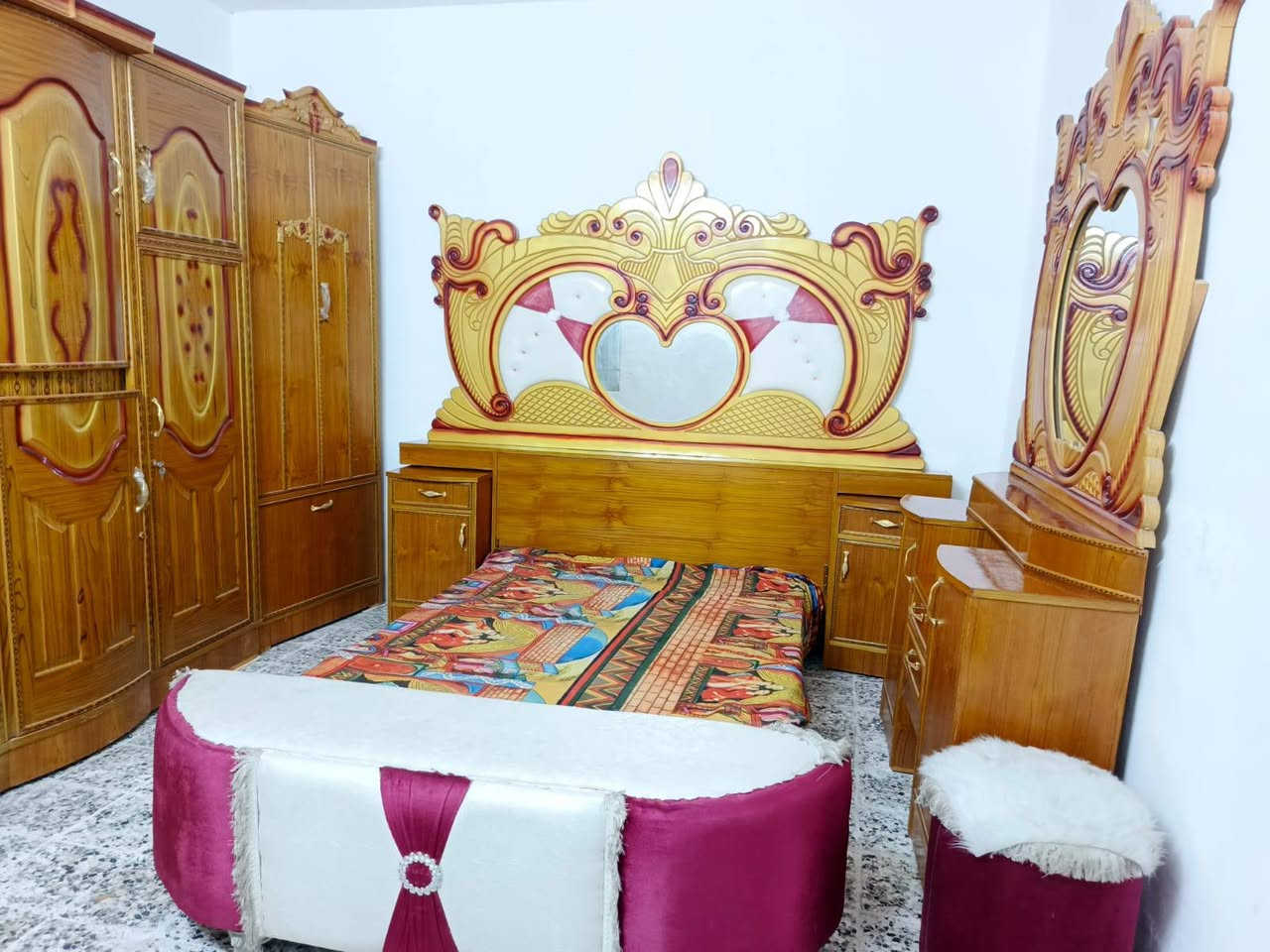 غرفة اخشاب صاج خمسة ملحق الزاوية كنتورية الضهر جرجوبة نضيفة اي ضرر ما بيهة اخت الجديدة السعر ٦٥٠ الرقم *********** متواجد واتساب وعندي توصيل
