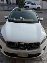 سورنتو 2019 فول موصفات عدا الفور ويل و سايد بريك مو بصمه  السياره بصمه...