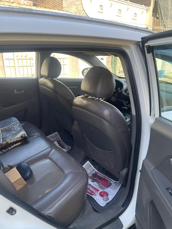 بيع سريع 

سبورتج 2011 خليجي فول 
2400 
بانوراما
ماشية 200 الف 
بيها صبغ جاملغ و كصة البنيد 
رقم سليمانية بسمنا شرط التحويل 

120$ و بيها مجال قليل 
***********
