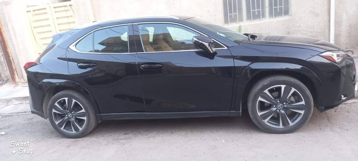 سلام عليكم
لكزز موديل ٢٣ امريكي  بغداد مكان الكاظميه 

*********** مكلف بالنشر
 السعر ٢١٠ وبيها مجال
