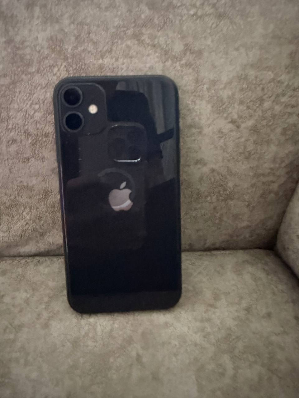 ايفون 11 للبيع نضيف الجهاز و شاشه مامكسوره بس اللمس نص الشاشه تشتغل و نص متشتغل الخلل بللمس يعني سعره 150 وبي مجال للتواصل ***********
