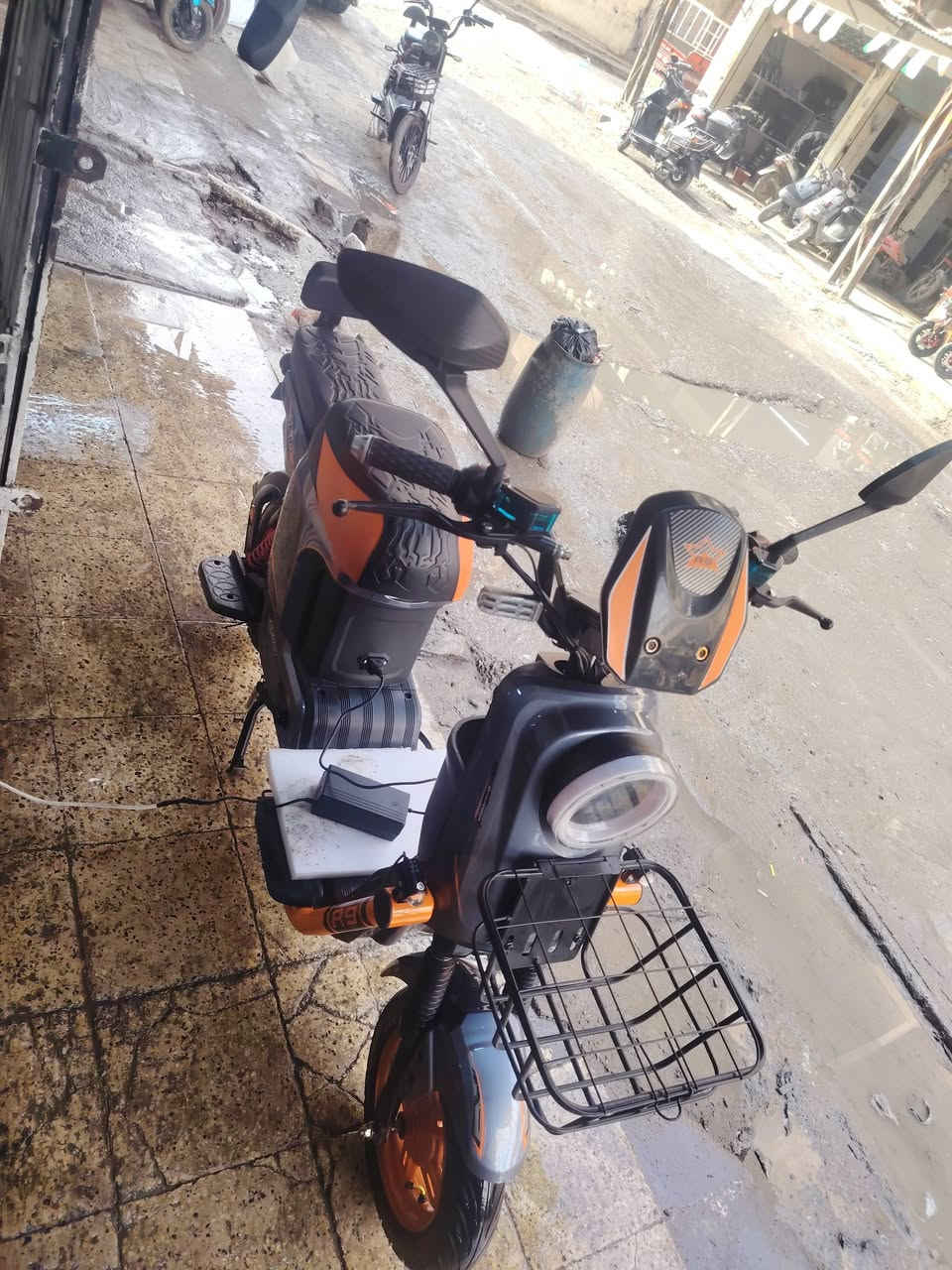 السلام عليكم  مكلف بلنشر
مواصفات معروفه
دراجه شحن ار 9
جديد لك شرط الفحص 
***********
***********
