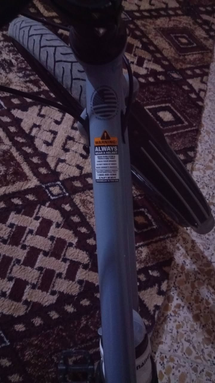 السلام عليكم بايسكل كيمو للبيع نضيف حجم 26 كله معدن الامنيوم كير شغال 8 نمر بريك امامي خلفي عداد سرعه الكتروني مطاره تايرات جدد صناعه امريكيه سعر 100 وبي مجال رقم  ***********
